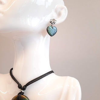 Pendientes Corazón Ancho Pequeño Labradorita Azul con Base Acero