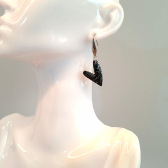 Pendientes Corazón Delgado Negro Mármol