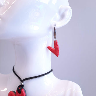 Pendientes Corazón Delgado Rojos con Base Acero