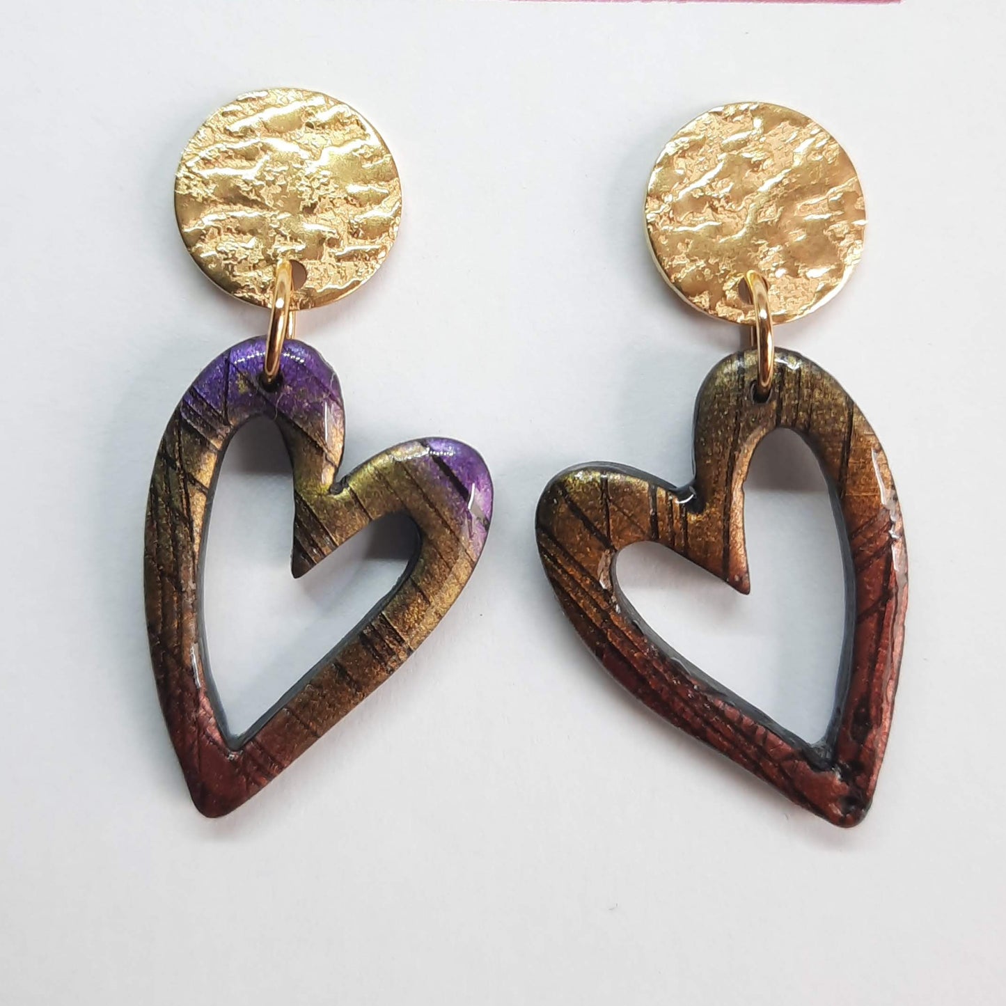 Pendientes Corazón Hueco Labradorita Violeta con Base Dorada
