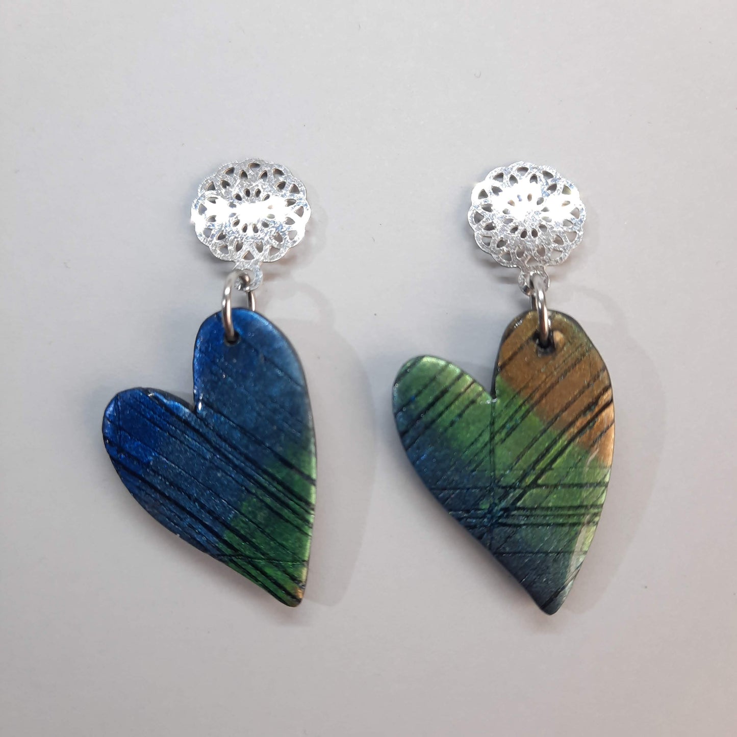 Pendientes Corazón Pleno Labradorita Azul con Base Plateada