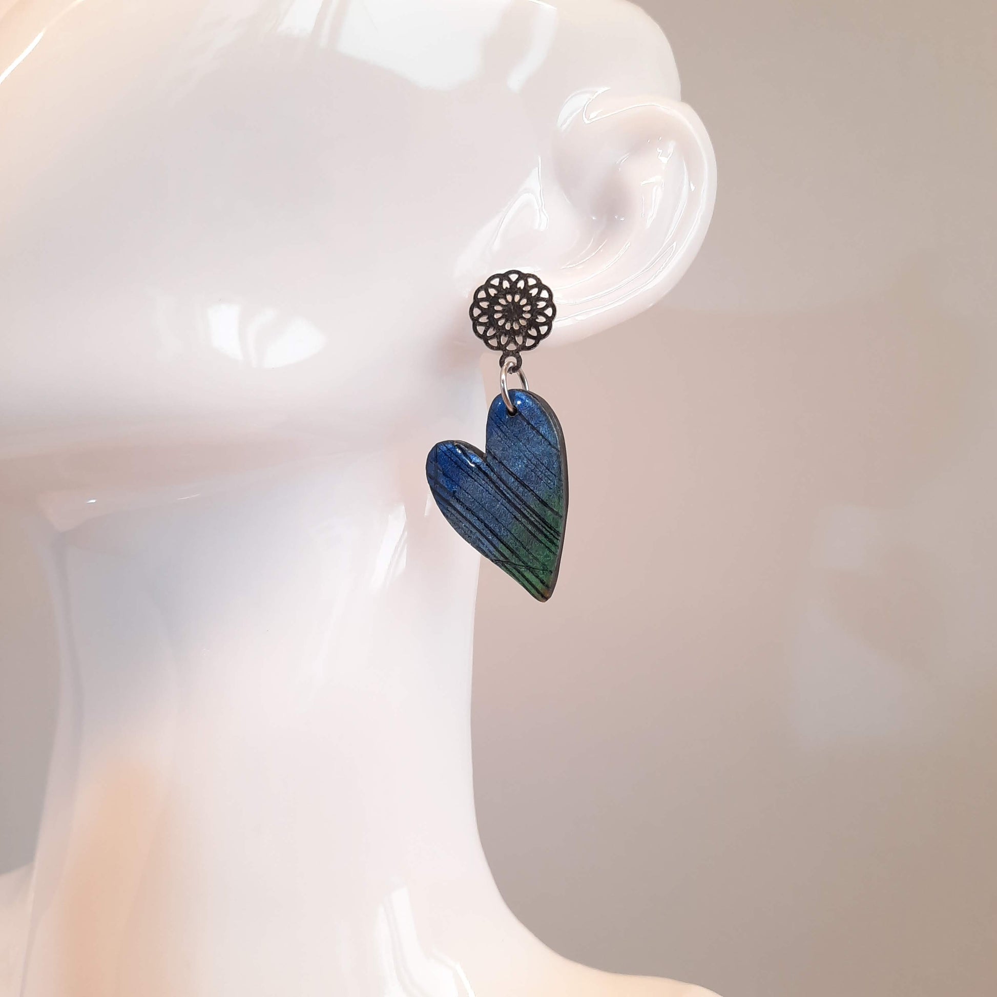 Pendientes Corazón Pleno Labradorita Azul con Base Plateada