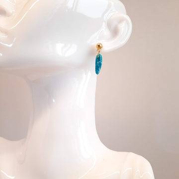 Pendientes Cortos Aguamarina con Base Dorada