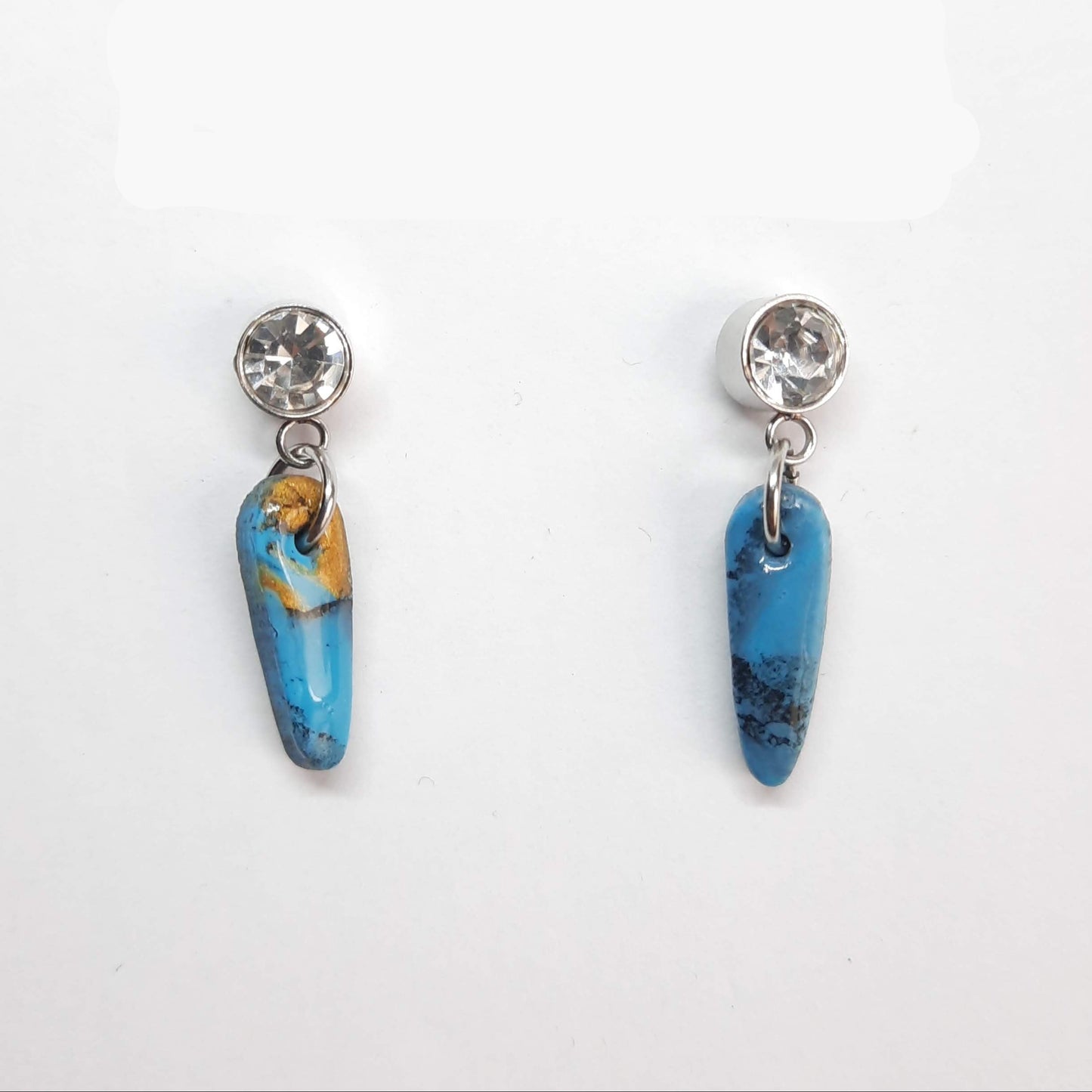 Pendientes Cortos Turquesa con Base Acero y Strass