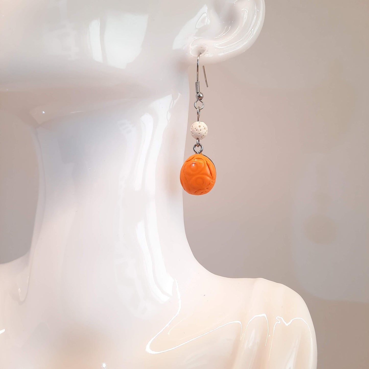 Pendientes Dalia Naranja Con Bolitas De Lava