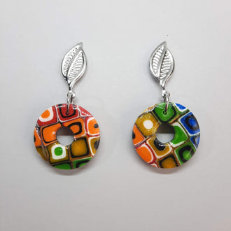 Pendientes Donut Arcoíris Con Base Plateada