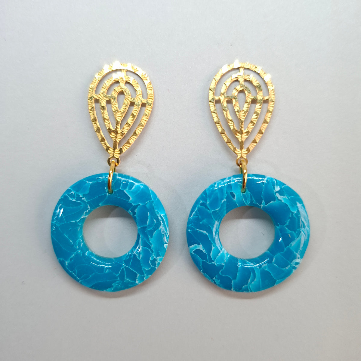 Pendientes Donut Medianos Aguamarina con Base Dorada