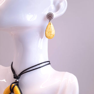 Pendientes Gota Medianos Amarillos con Base Acero