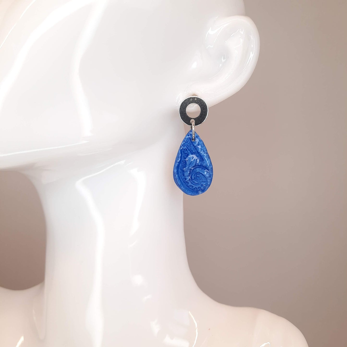 Pendientes Gota Medianos Azul con Base Plateada