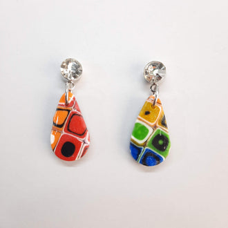 Pendientes Gota Pequeños Arcoíris con Base Plateada Y Strass