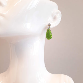 Pendientes Gota Pequeños Verde con Base Acero