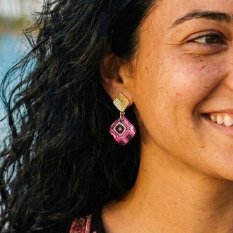 Pendientes India Medianos Con Base Plateada