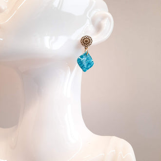 Pendientes India Pequeños Aguamarina con Base Dorada