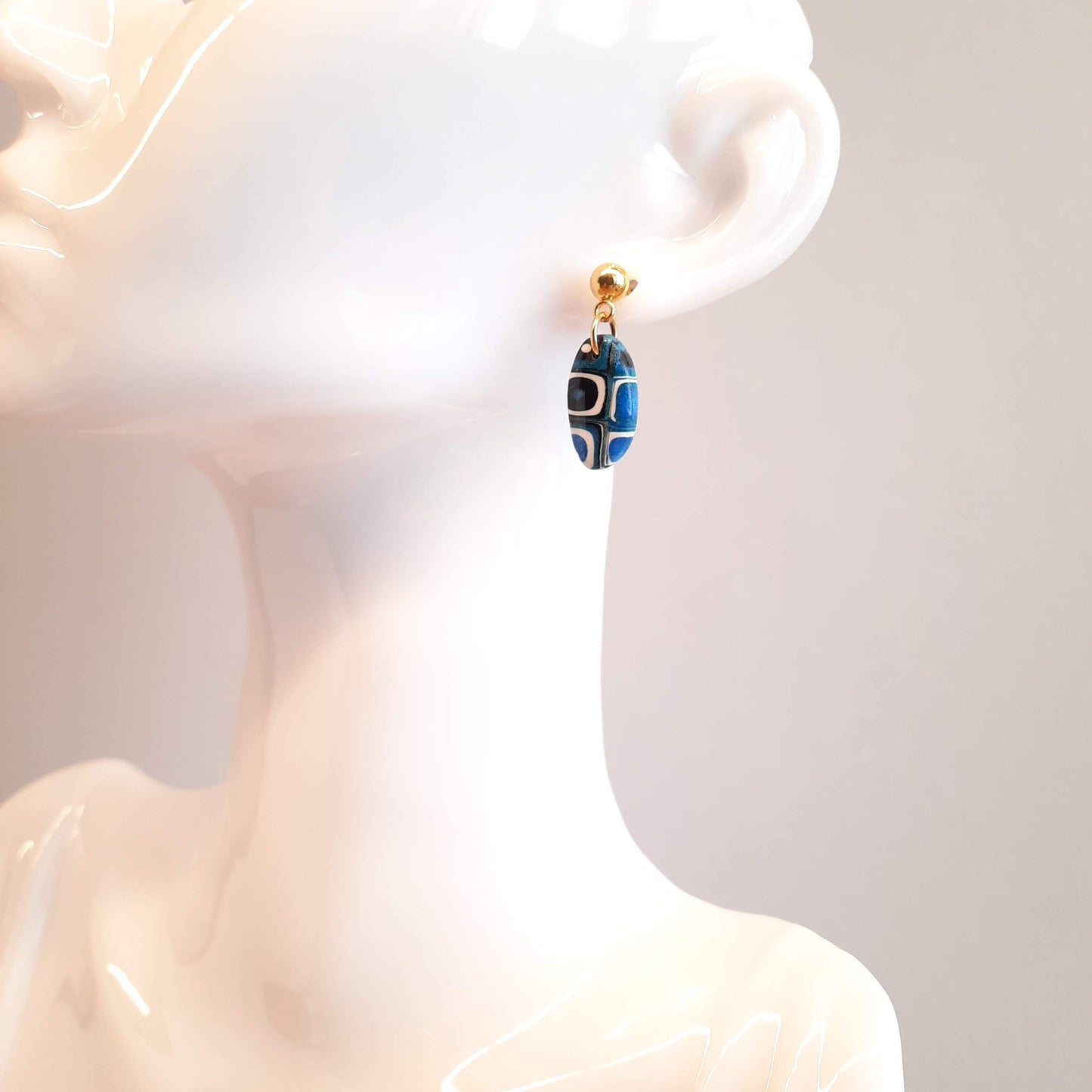 Pendientes Iris Pasión Azul con Base Dorada