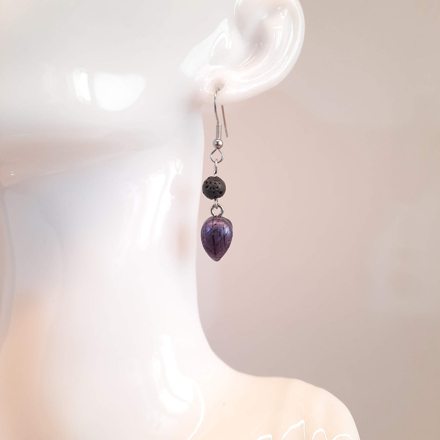 Pendientes Lágrima Labradorita Violeta con Cuentas de Lava