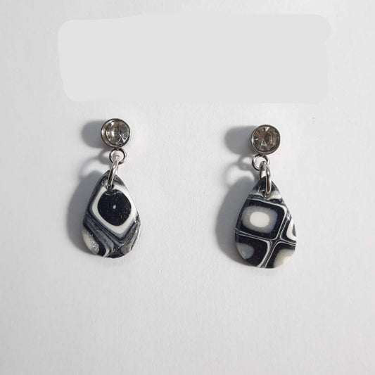 Pendientes Lagrima Negro Blanco con Base Acero y Strass