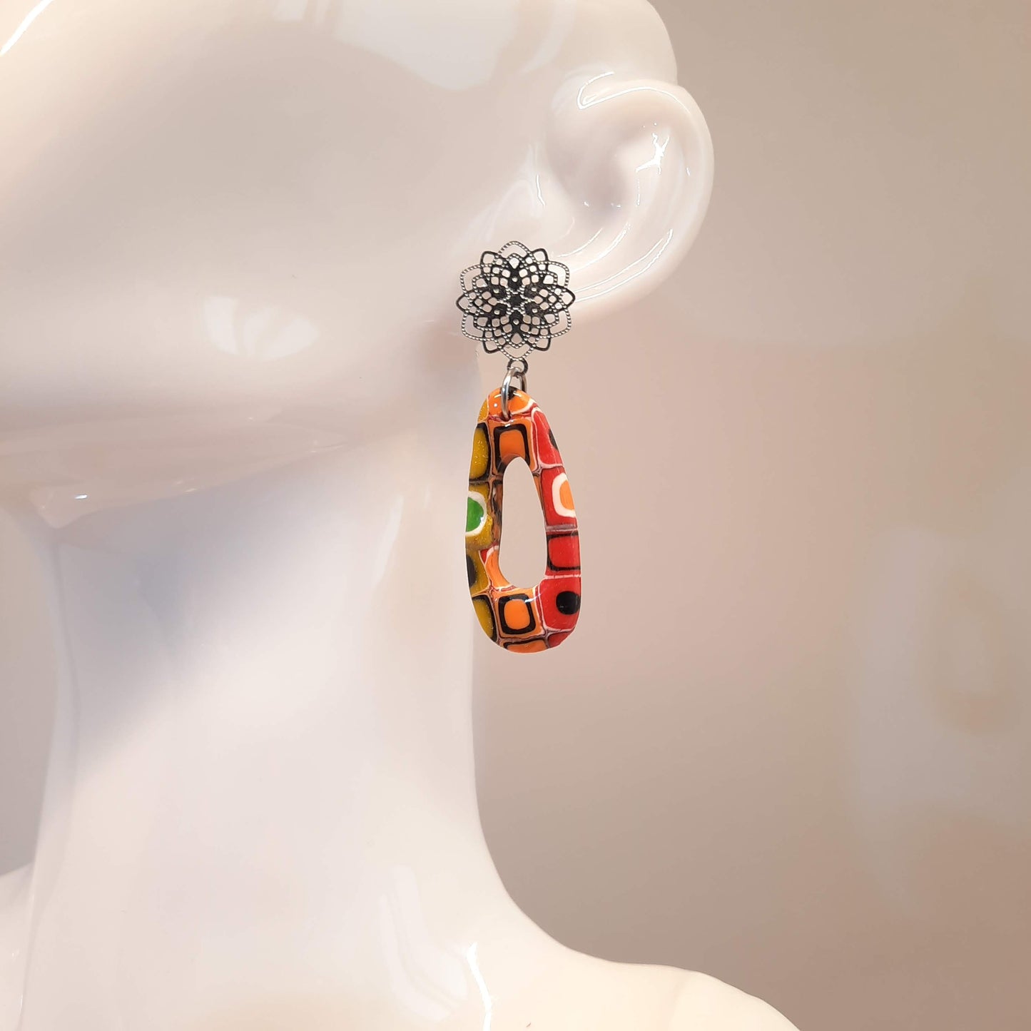 Pendientes Modernos Medianos Arcoíris Con Base Plateada