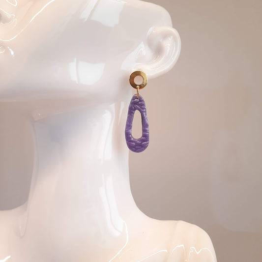 Pendientes Modernos Medianos Lila con Base Dorada