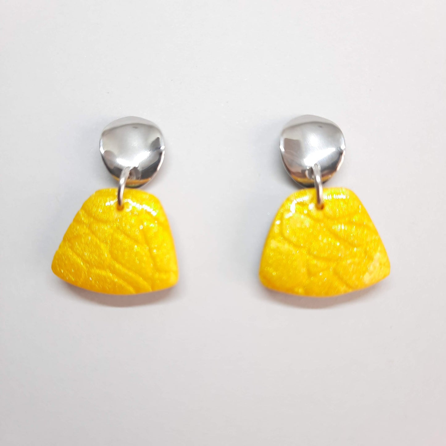 Pendientes Osaka Amarillos con Base Acero