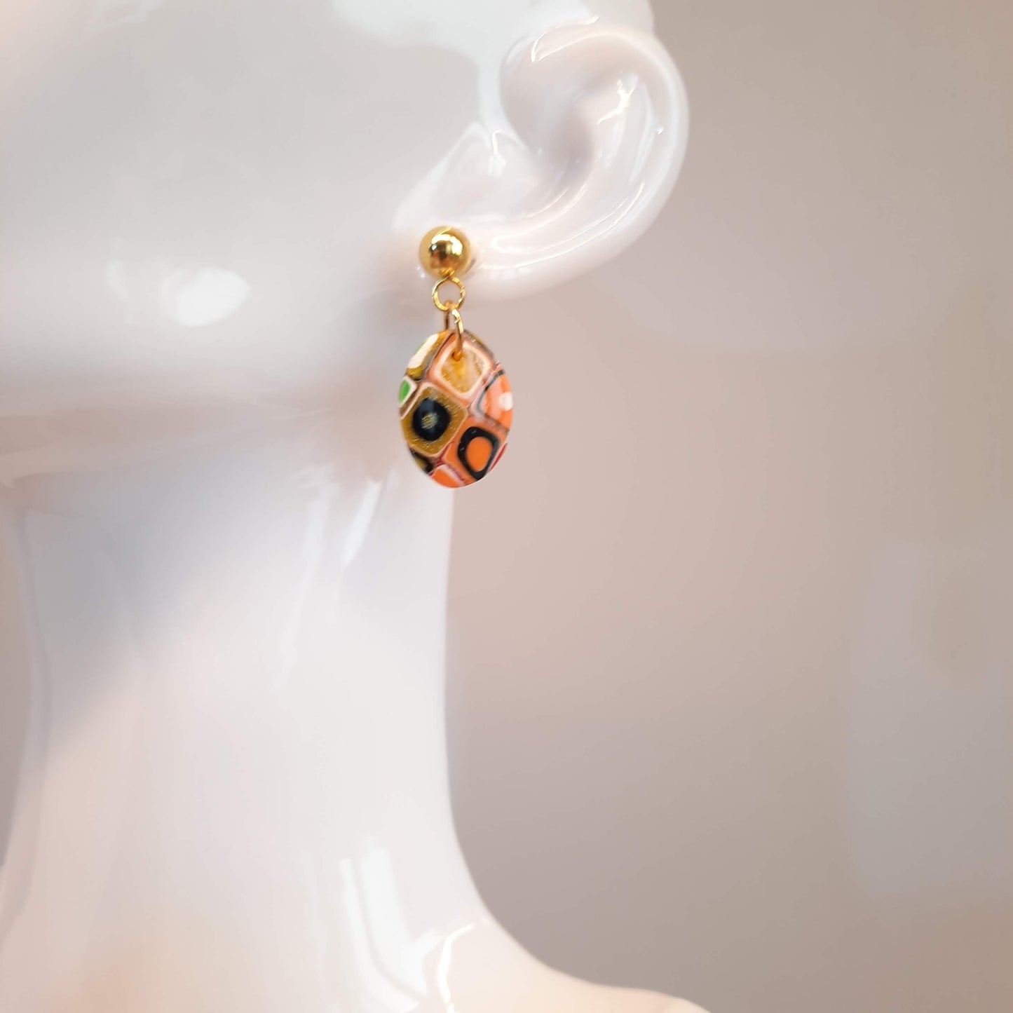 Pendientes Óvalo Arcoíris Con Base Dorada