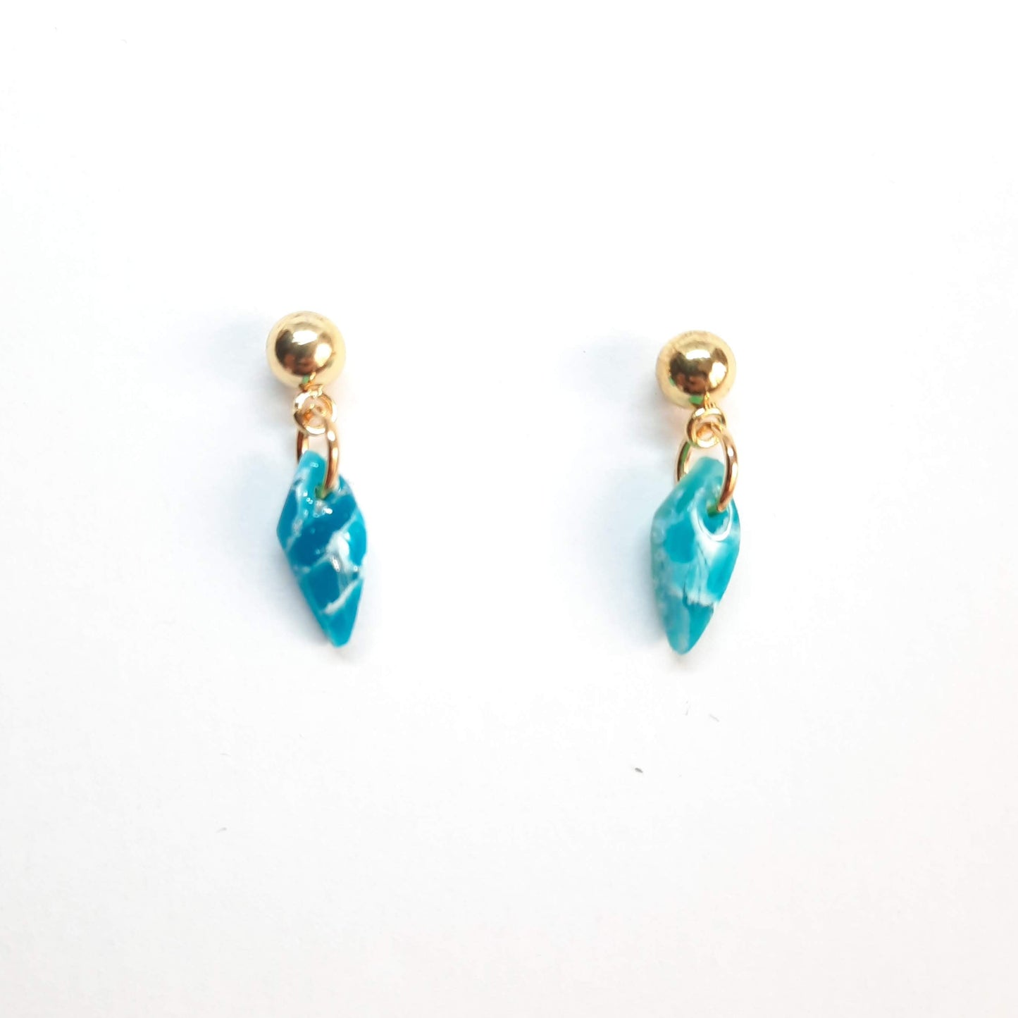 Pendientes Pequeñitos Aguamarina con Base Dorada