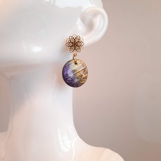 Pendientes Redondos Grandes Labradorita Violeta con Base Dorada