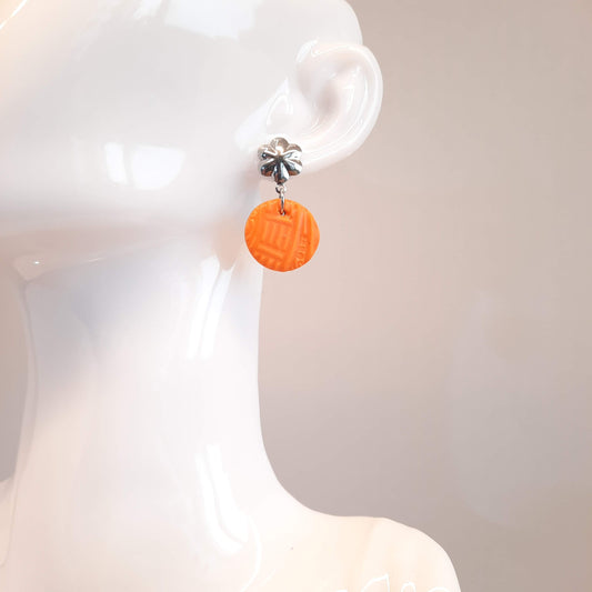 Pendientes Redondos Pequeños Naranja con Base Plateada