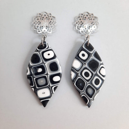 Pendientes Sevilla Grandes Negro Blanco con Base Acero