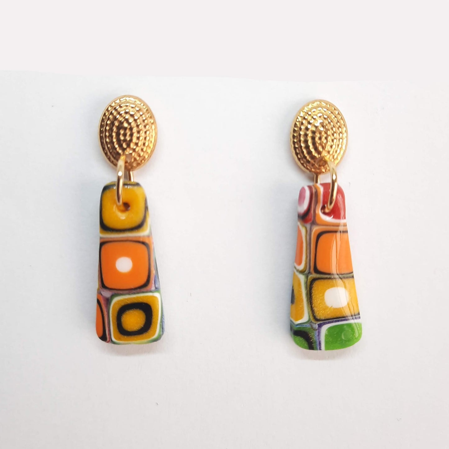 Pendientes Trapecio Arcoíris con Base Dorada