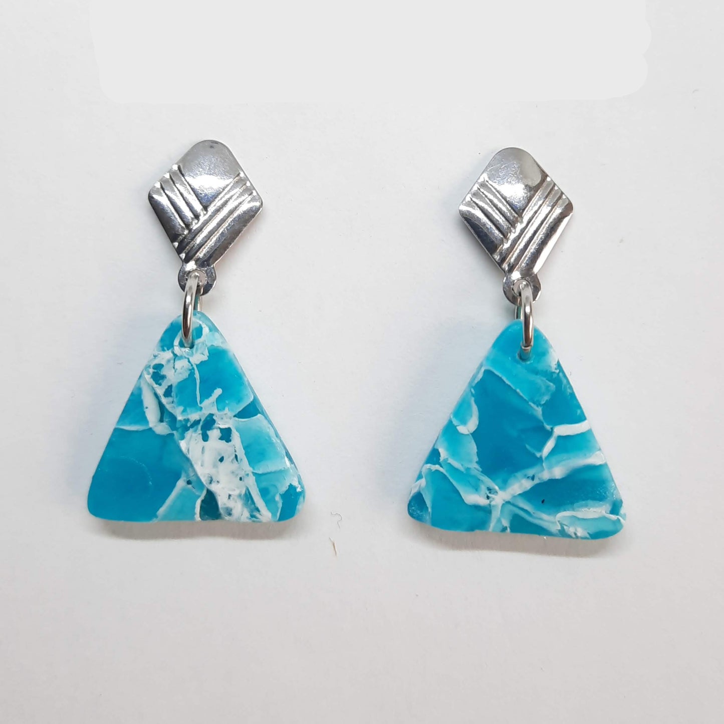 Pendientes Triángulo Aguamarina con Base Acero