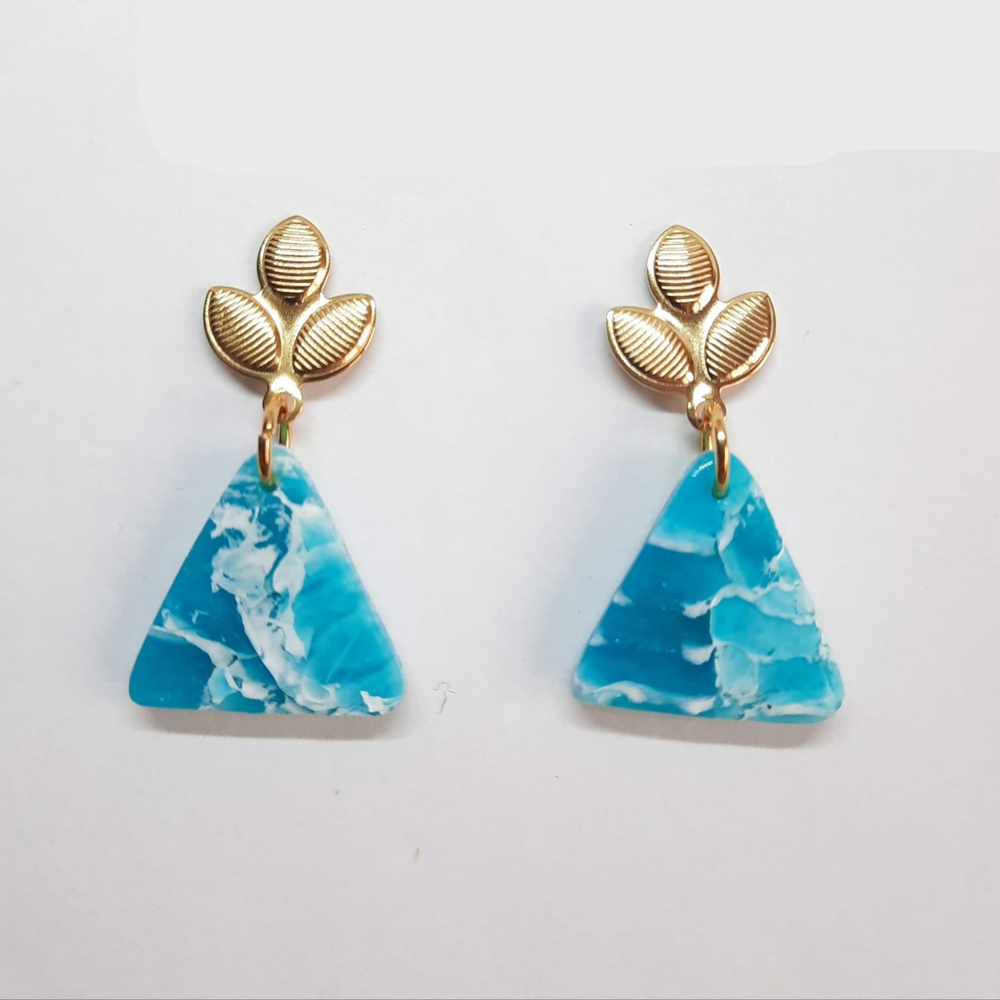 Pendientes Triángulo Aguamarina con Base Dorada