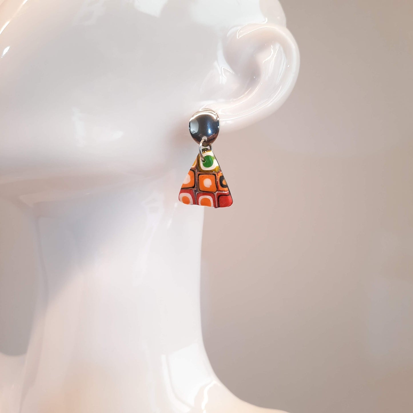 Pendientes Triángulo Arcoíris con Base Acero