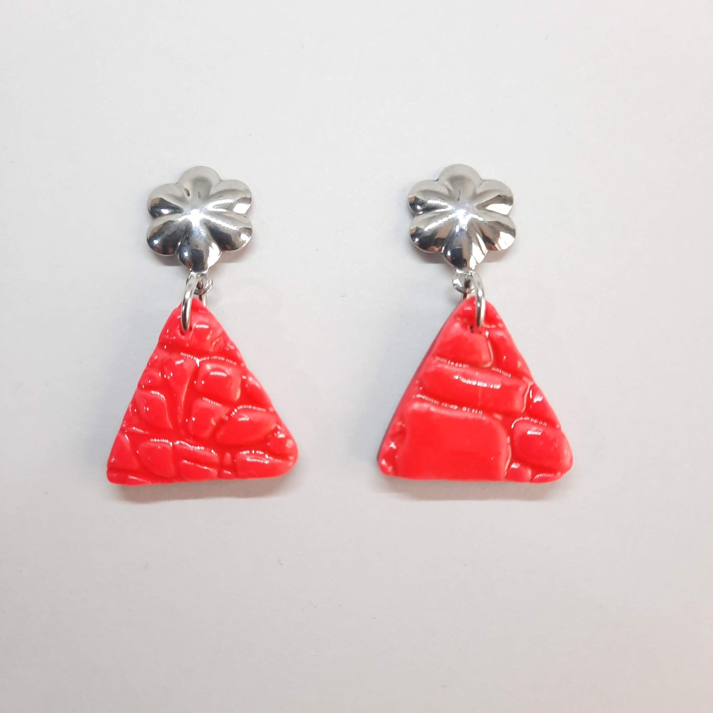 Pendientes Triángulo Rosa Neon con Base Plateada