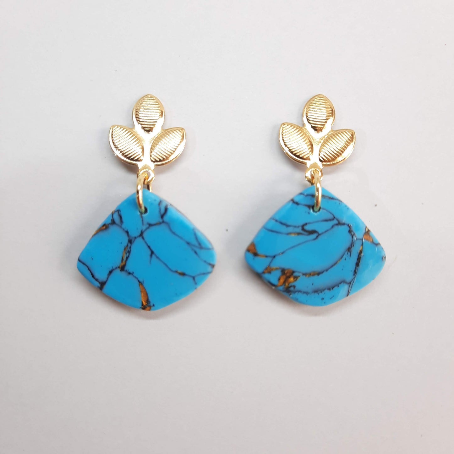 Pendientes Abanico Turquesa con Base Dorada