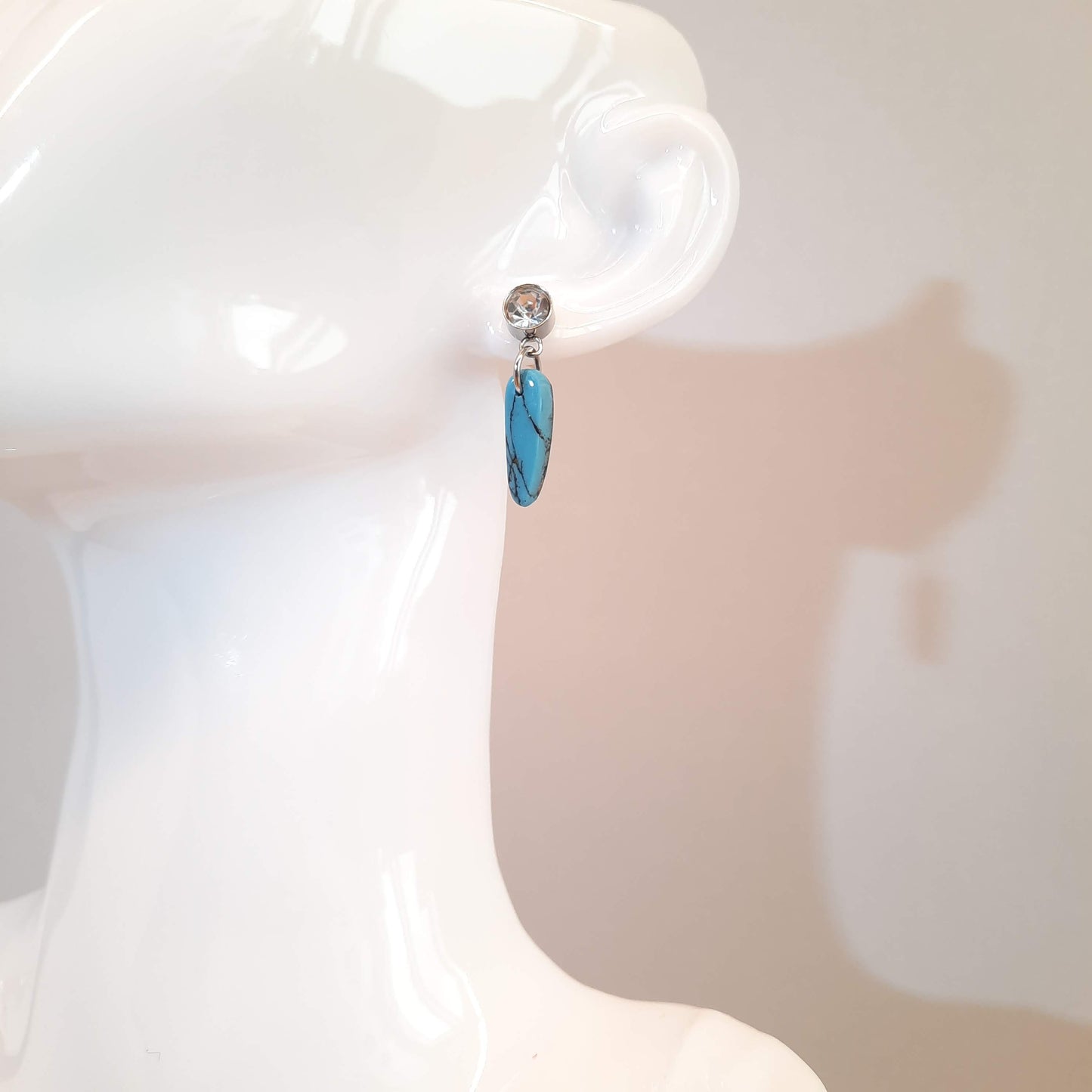 Pendientes Cortos Turquesa con Base Acero y Strass