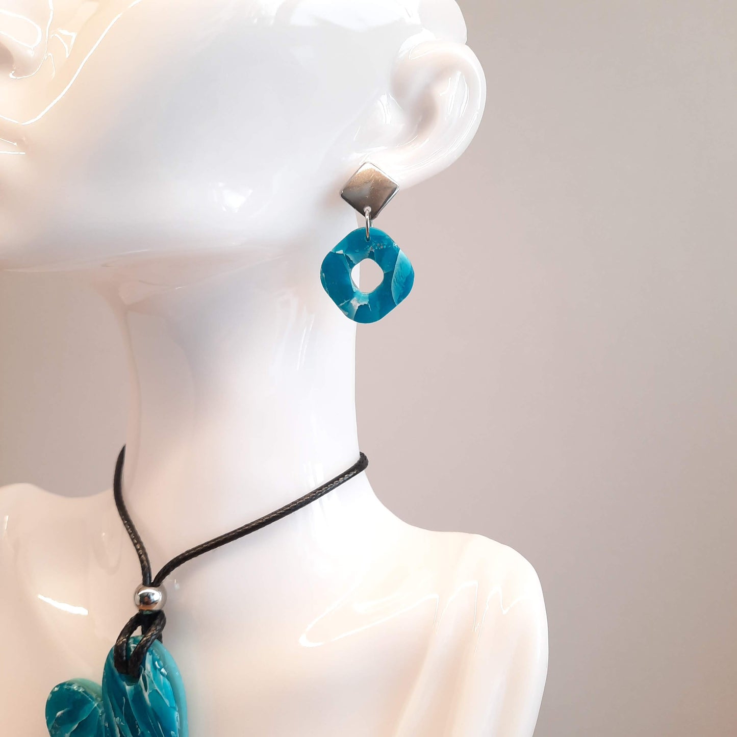 Pendientes Valencia Aguamarina con Base Acero
