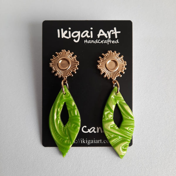 Pendientes Fantasy Verde con Base Dorada