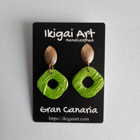 Pendientes Cuadrado Verde con Base Dorada