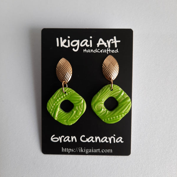 Pendientes Cuadrado Verde con Base Dorada