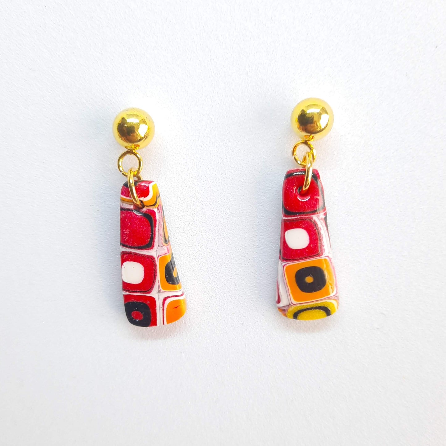 Pendientes Trapecio Arcoíris con Base Dorada