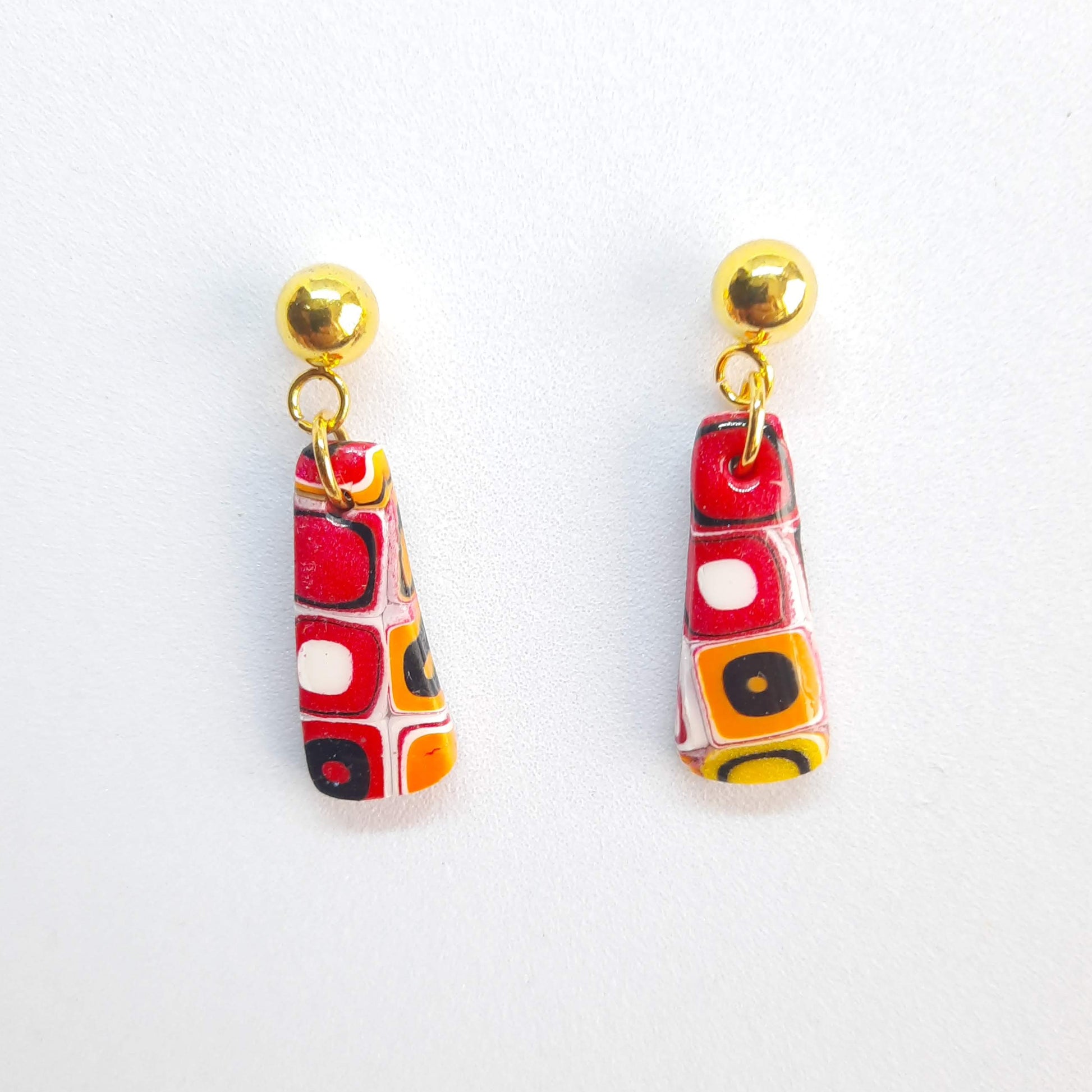 Pendientes Trapecio Arcoíris con Base Dorada