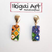 Pendientes Rectangular Arcoíris con Base Dorada