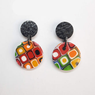 Pendientes Redondo Arcoíris con Base Negra