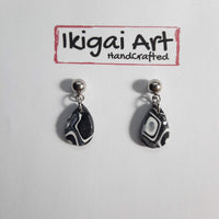 Pendientes Gota Negro Blanco con Base Acero