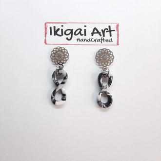 Pendientes Infinito Negro Blanco con Base Acero