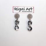 Pendientes Infinito Negro Blanco con Base Acero