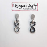 Pendientes Infinito Negro Blanco con Base Acero