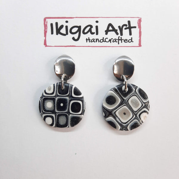 Pendientes Redondo Negro Blanco con Base Acero