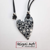 Colgante Corazón Negro Blanco mediano