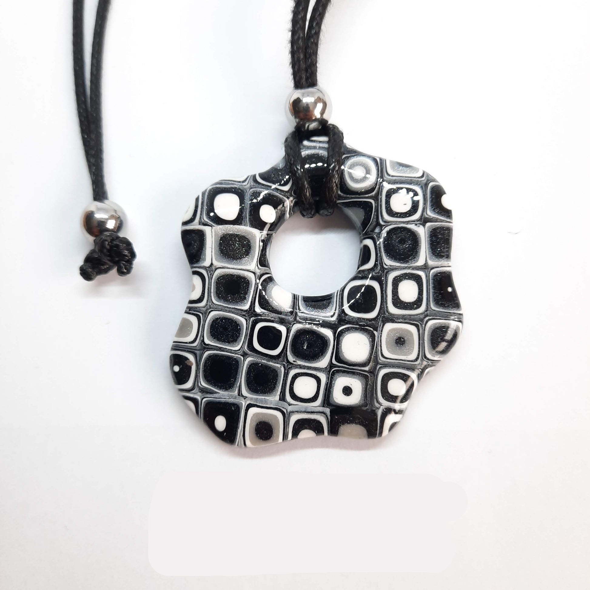 Colgante Fantasy Negro Blanco grande
